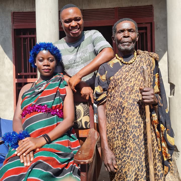 Alfred with pregnant woman and elderly man